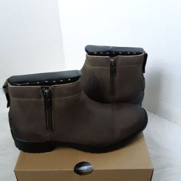 UGG W. Attel Women's Ankle Boot size 5.5M - Picture 2 of 12